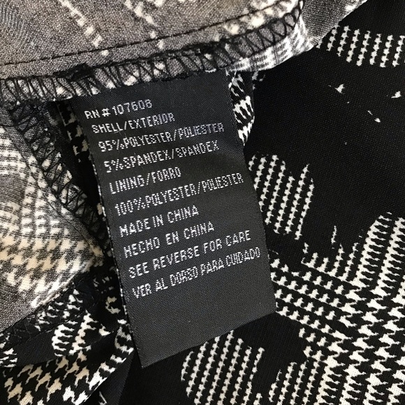 R&K Short Sleeve Wrap Dress Black White Rose Print Size Medium - Picture 8 of 9